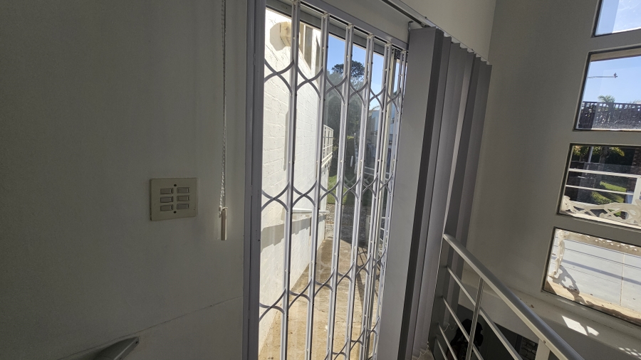 3 Bedroom Property for Sale in Wavecrest Eastern Cape